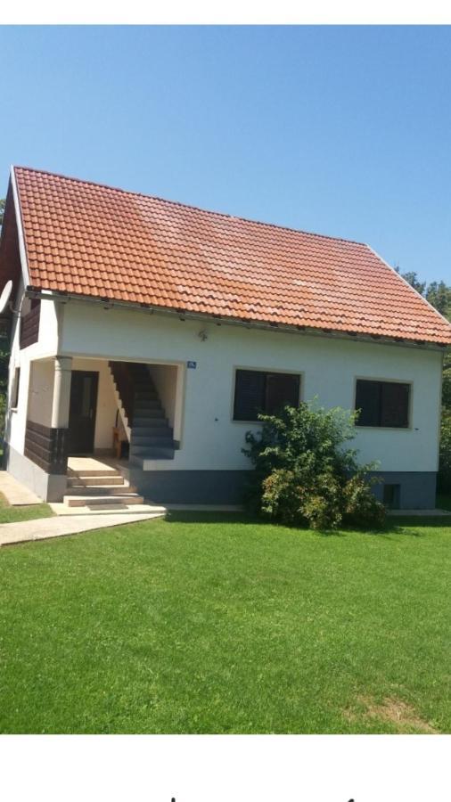 Apartman Filip Appartamento Smoljanac Esterno foto