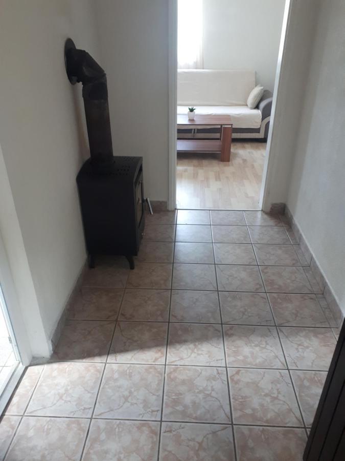 Apartman Filip Appartamento Smoljanac Esterno foto