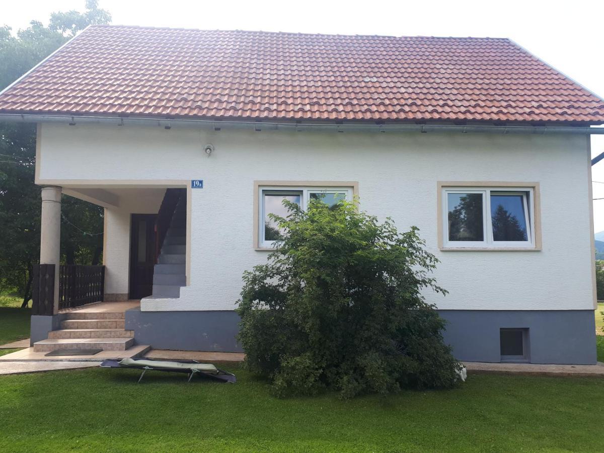 Apartman Filip Appartamento Smoljanac Esterno foto