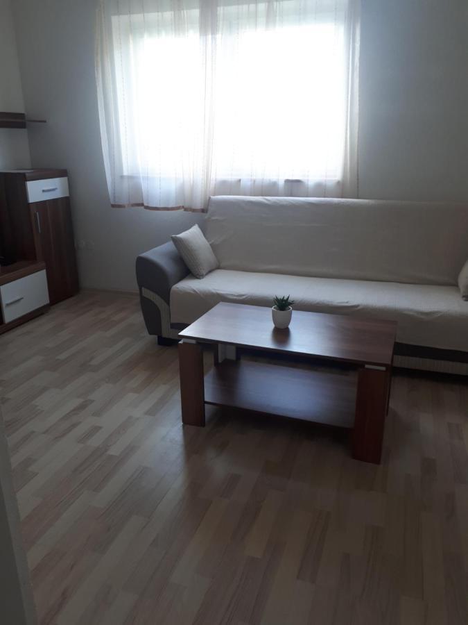 Apartman Filip Appartamento Smoljanac Esterno foto