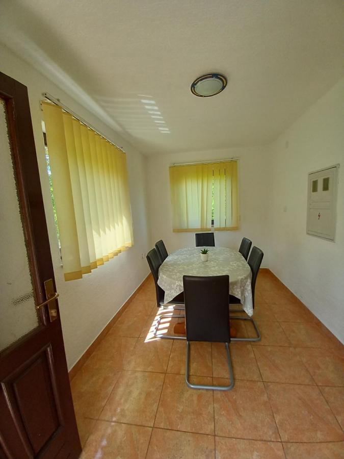 Apartman Filip Appartamento Smoljanac Esterno foto