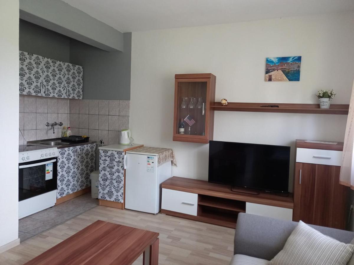 Apartman Filip Appartamento Smoljanac Esterno foto