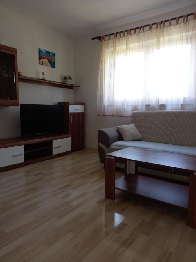 Apartman Filip Appartamento Smoljanac Esterno foto