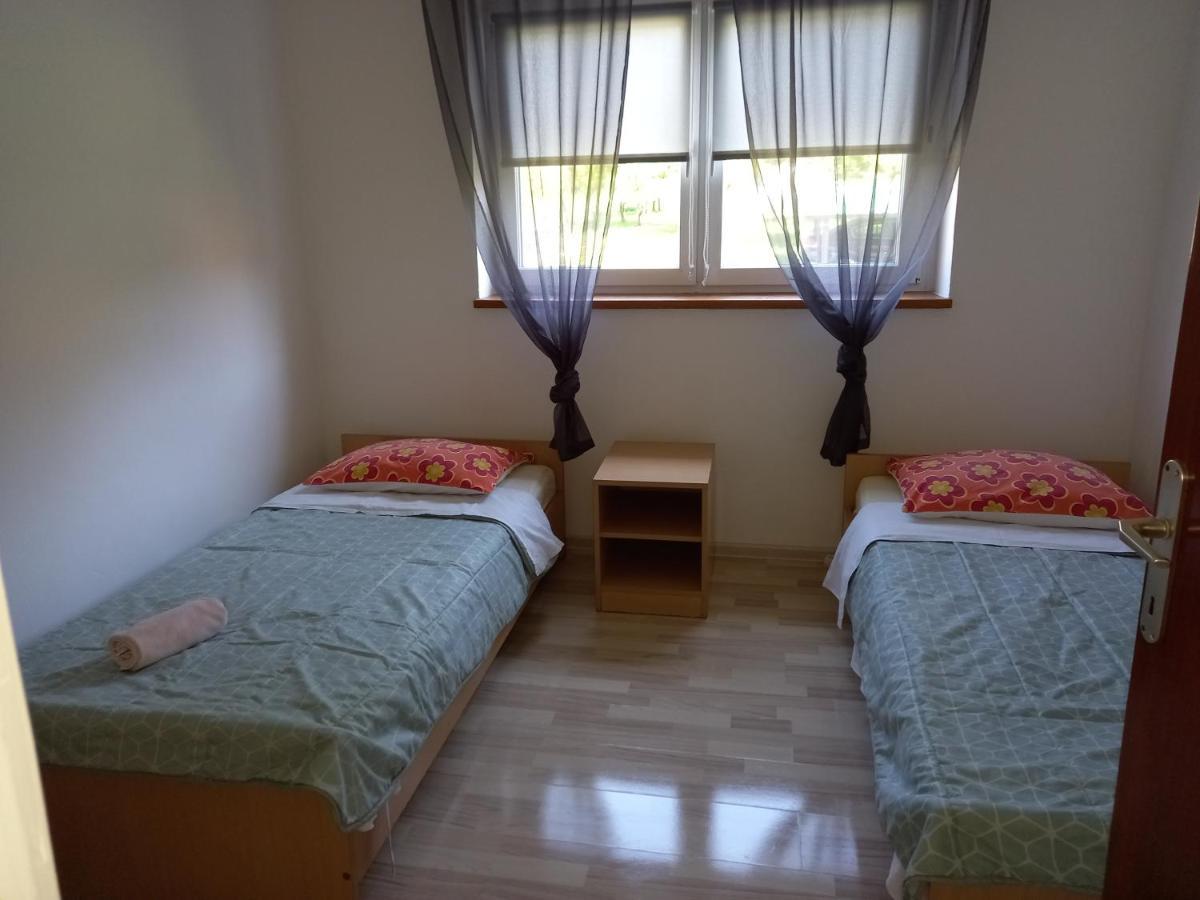 Apartman Filip Appartamento Smoljanac Esterno foto