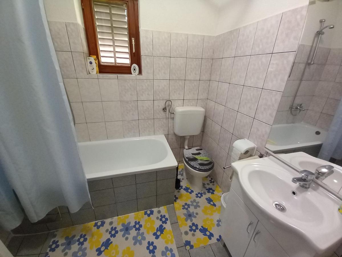 Apartman Filip Appartamento Smoljanac Esterno foto
