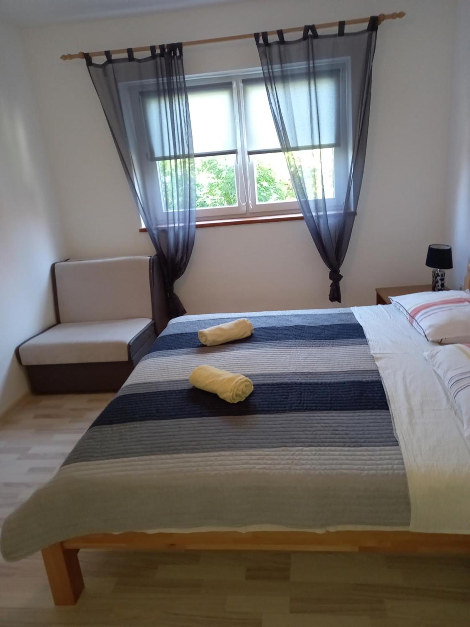 Apartman Filip Appartamento Smoljanac Esterno foto